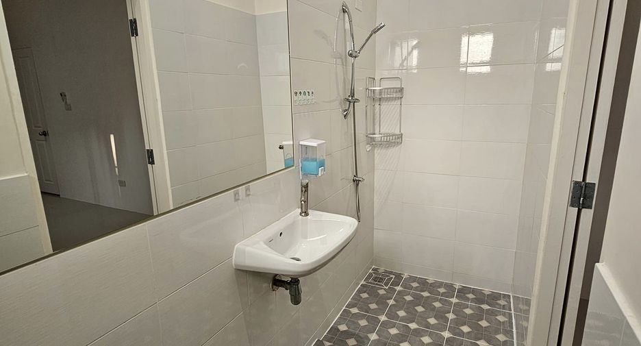 For rent 3 bedrooms house in Lat Phrao, Bangkok