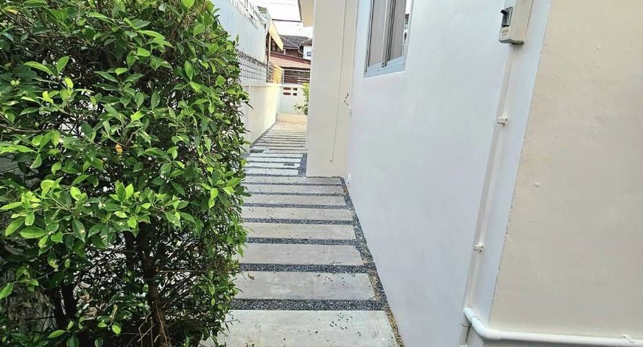 For rent 3 bedrooms house in Lat Phrao, Bangkok