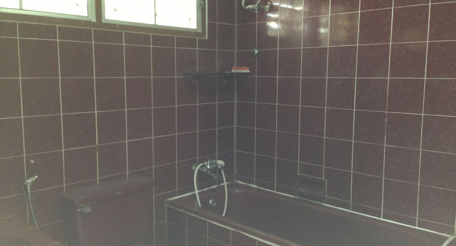 For rent 4 bedrooms house in Phra Khanong, Bangkok