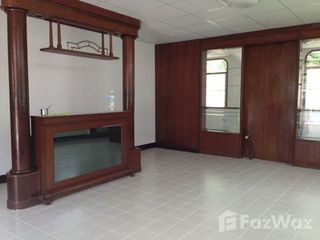 出租 4 卧室 独立屋 在 Phra Khanong, 曼谷
