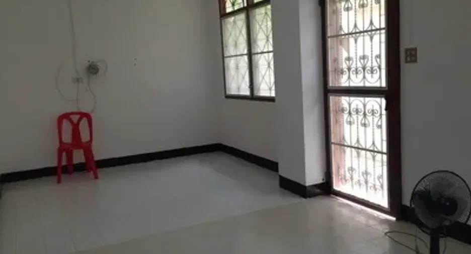 For rent 4 bedrooms house in Phra Khanong, Bangkok