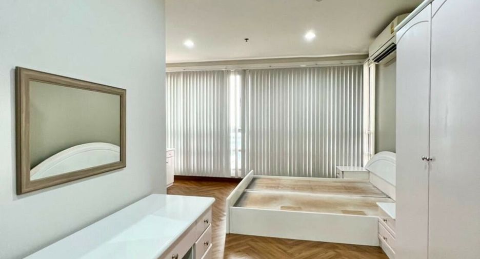 For rent 2 bedrooms condo in Ratchathewi, Bangkok