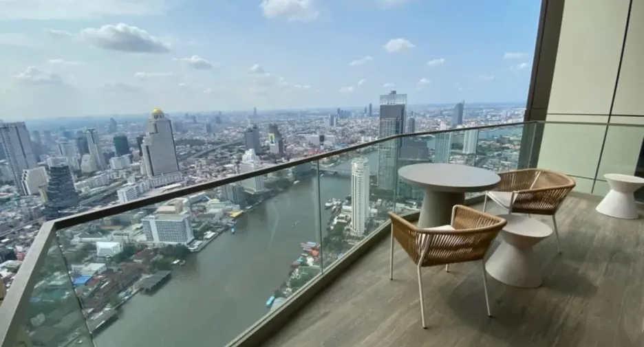 À louer 3 chambres condo à Khlong San, Bangkok