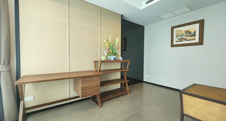 For rent 2 bedrooms condo in Sathon, Bangkok