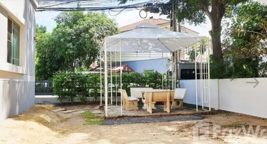À louer 3 chambres maison à Khlong Sam Wa, Bangkok