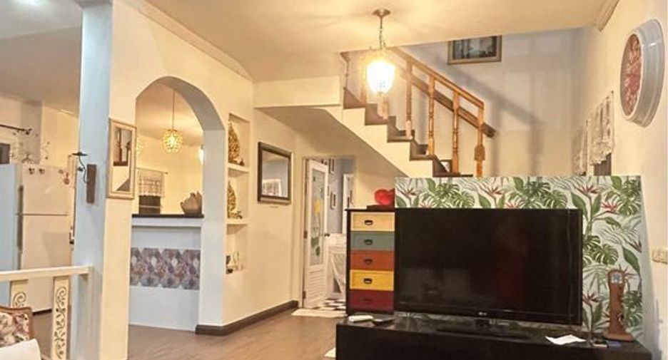For rent 4 bedrooms house in Bang Kapi, Bangkok