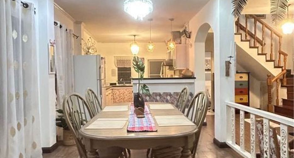 For rent 4 bedrooms house in Bang Kapi, Bangkok