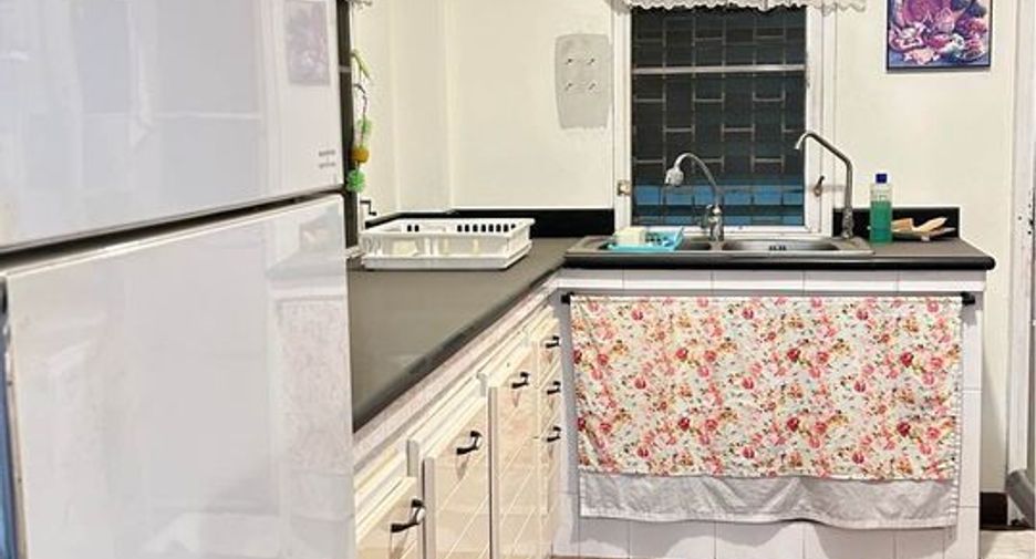 For rent 4 bedrooms house in Bang Kapi, Bangkok