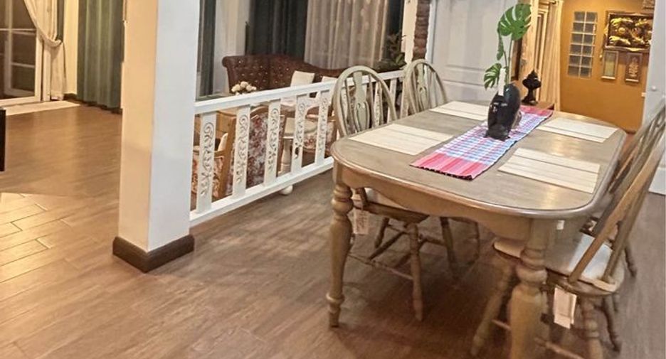 For rent 4 bedrooms house in Bang Kapi, Bangkok