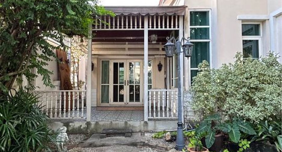 For rent 4 bedrooms house in Bang Kapi, Bangkok