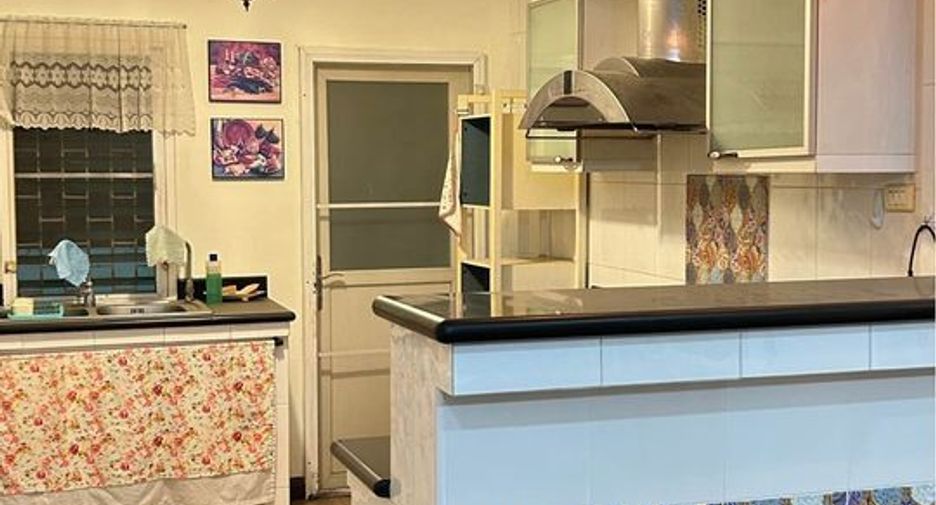 For rent 4 bedrooms house in Bang Kapi, Bangkok