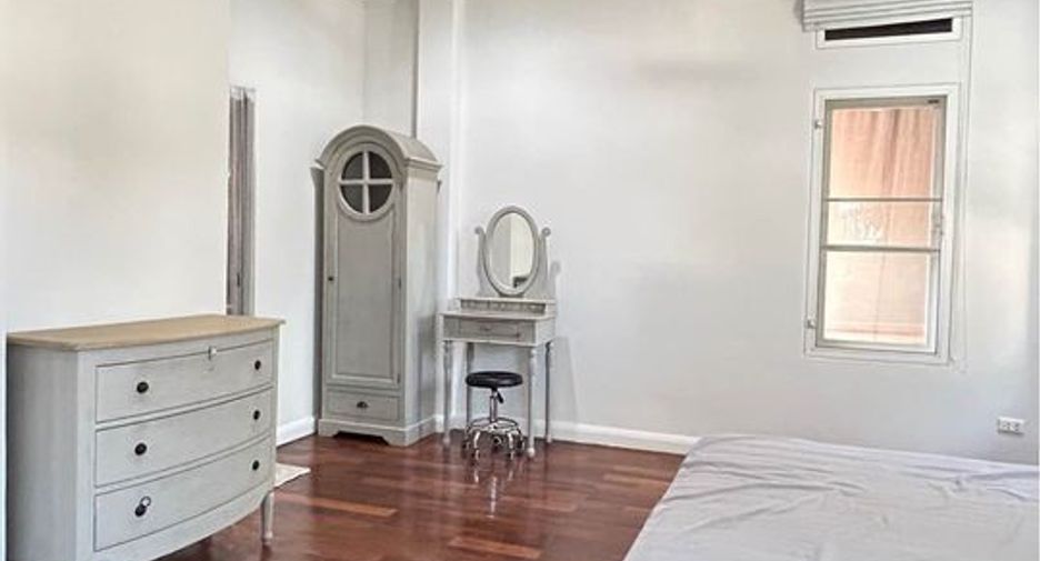 For rent 4 bedrooms house in Bang Kapi, Bangkok