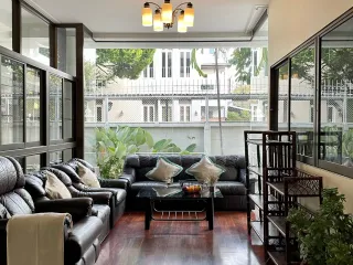 À louer 4 chambres maison à Phra Khanong, Bangkok