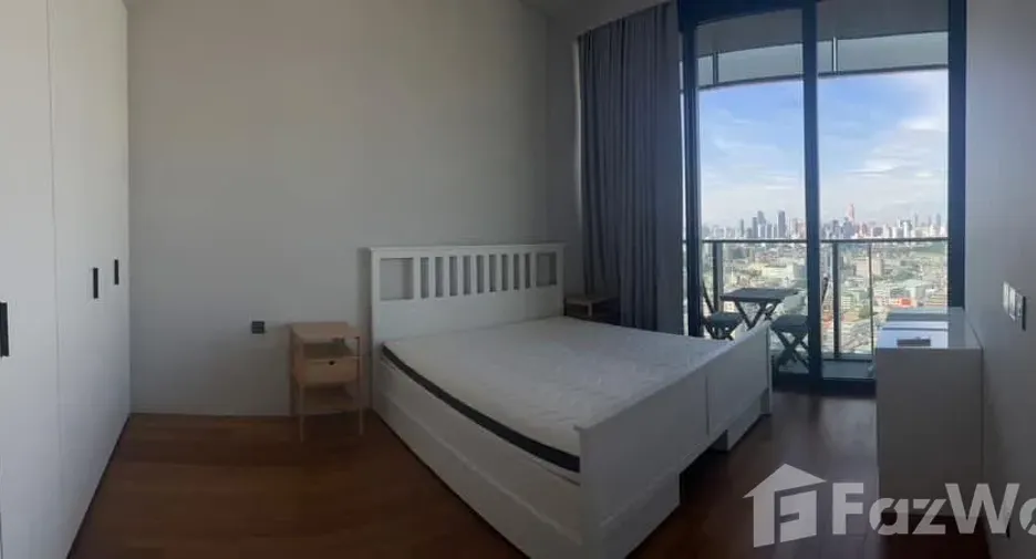 For rent 3 bedrooms condo in Khlong San, Bangkok