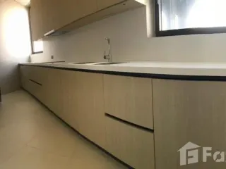 For rent 3 ベッドルーム condo in Khlong San, Bangkok