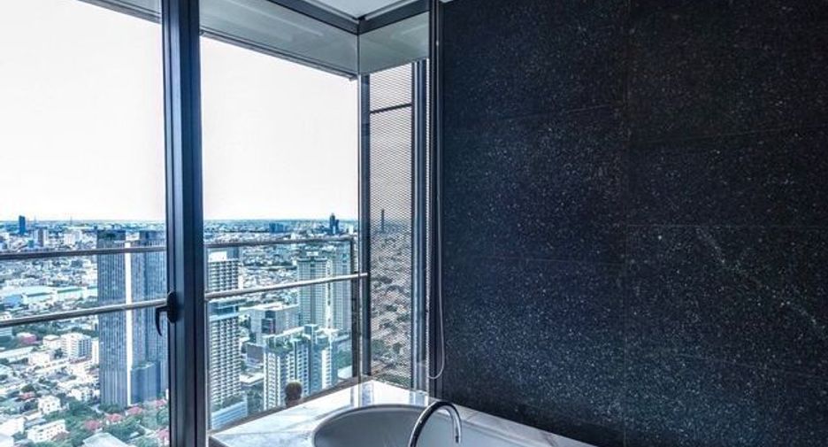 For rent 4 bedrooms condo in Sathon, Bangkok