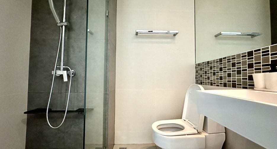 For rent 3 ベッドルーム condo in Khlong San, Bangkok