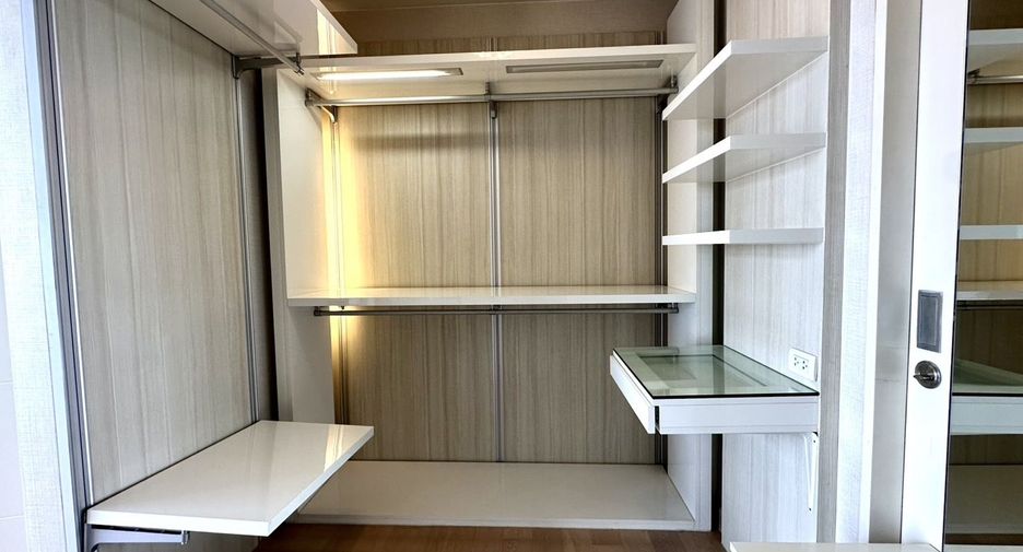 For rent 3 ベッドルーム condo in Khlong San, Bangkok