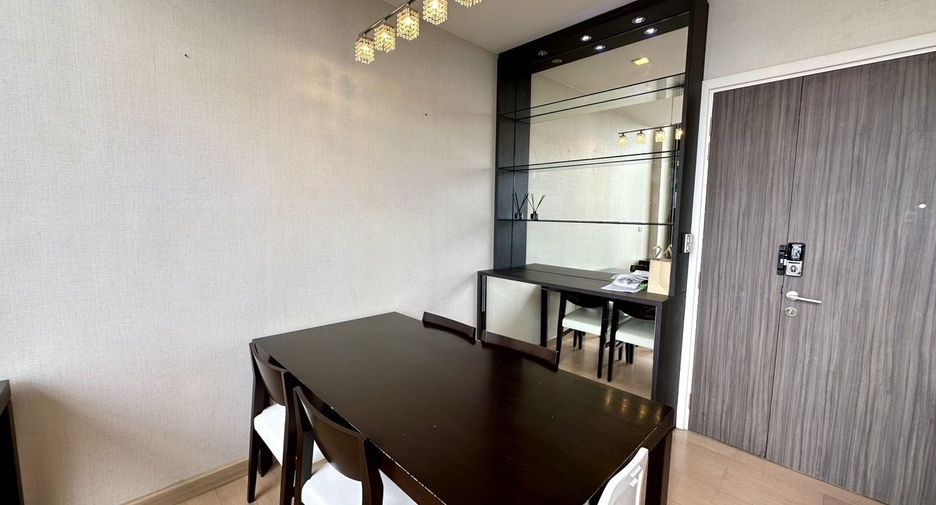 For rent 3 ベッドルーム condo in Khlong San, Bangkok