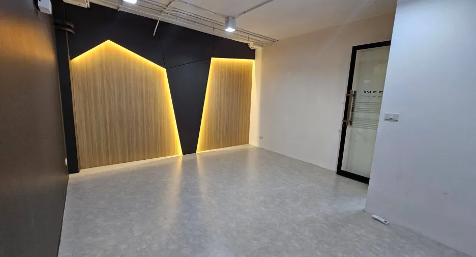 For rent retail Space in Bang Rak, Bangkok