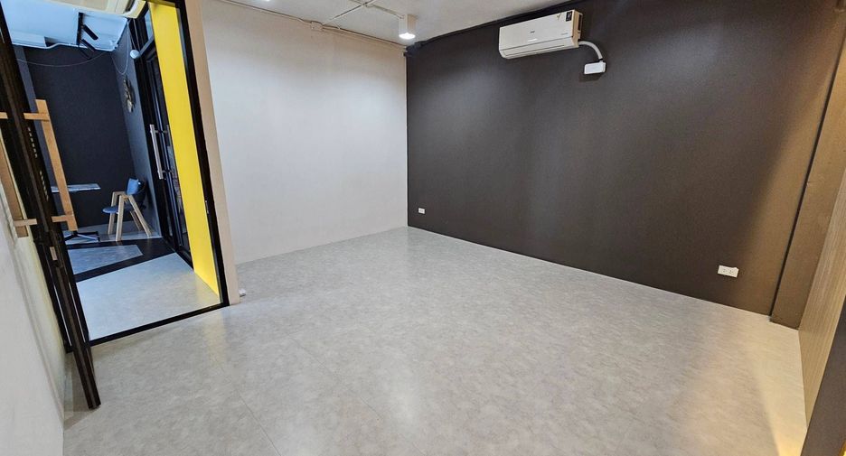 For rent retail Space in Bang Rak, Bangkok