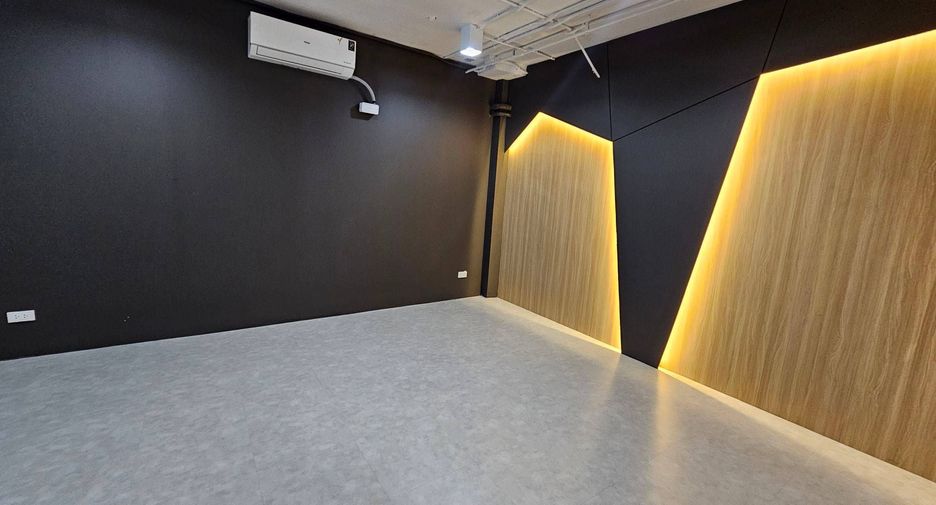 For rent retail Space in Bang Rak, Bangkok