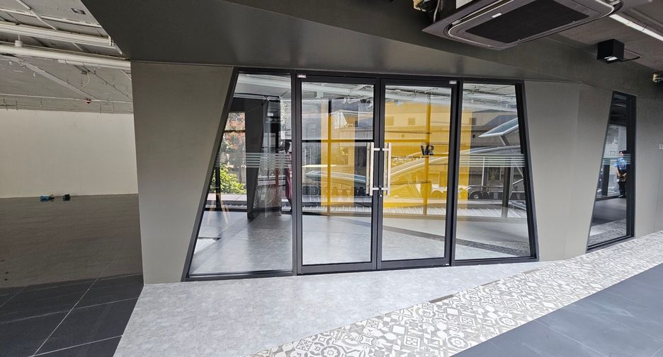 For rent retail Space in Bang Rak, Bangkok