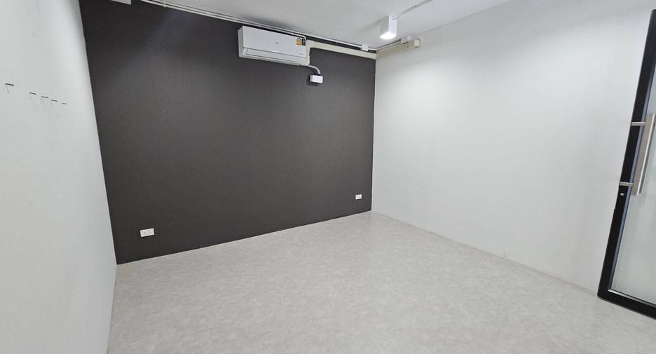 For rent retail Space in Bang Rak, Bangkok