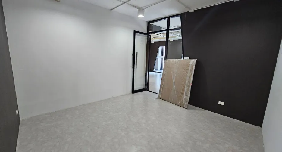 For rent retail Space in Bang Rak, Bangkok