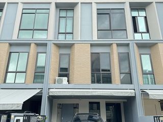 For rent 3 bedrooms townhouse in Suan Luang, Bangkok