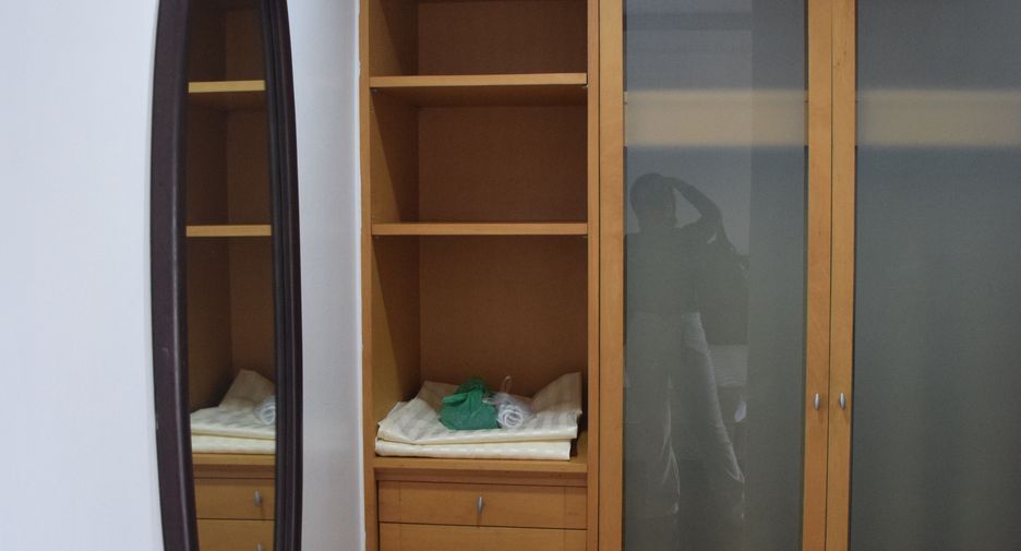 For rent 2 bedrooms condo in Sathon, Bangkok