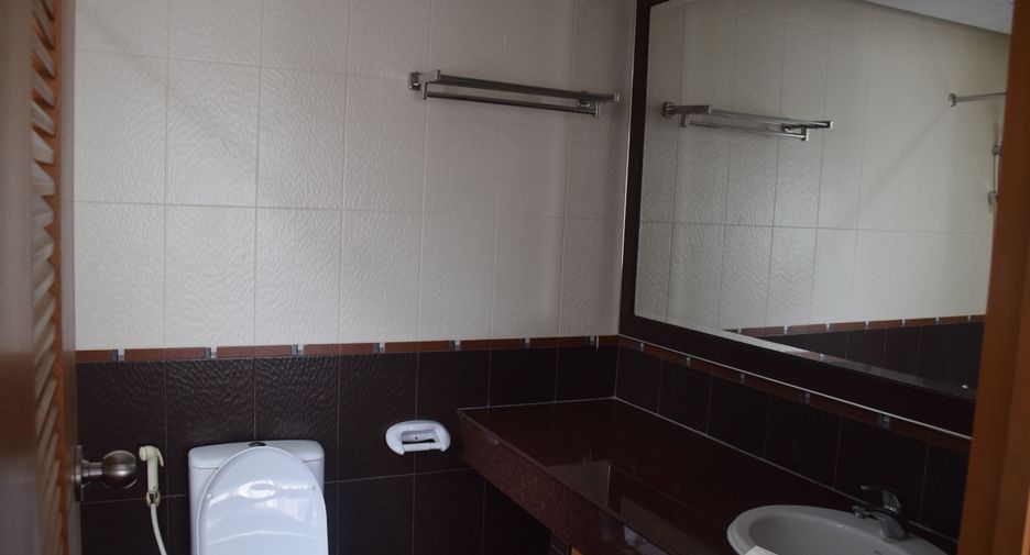 For rent 2 bedrooms condo in Sathon, Bangkok