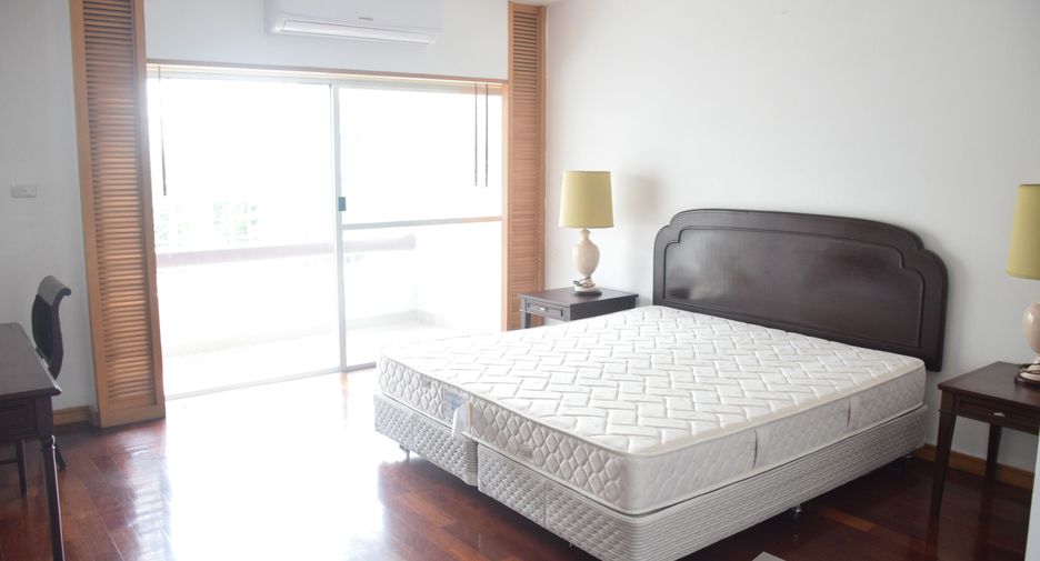 For rent 2 bedrooms condo in Sathon, Bangkok