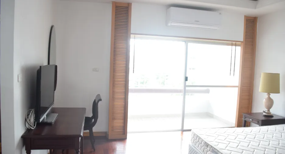 For rent 2 bedrooms condo in Sathon, Bangkok