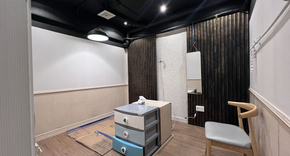 Gewerbefläche zur Miete mit 4 Zimmer in Watthana, Bangkok