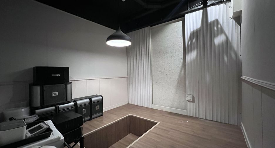 Gewerbefläche zur Miete mit 4 Zimmer in Watthana, Bangkok