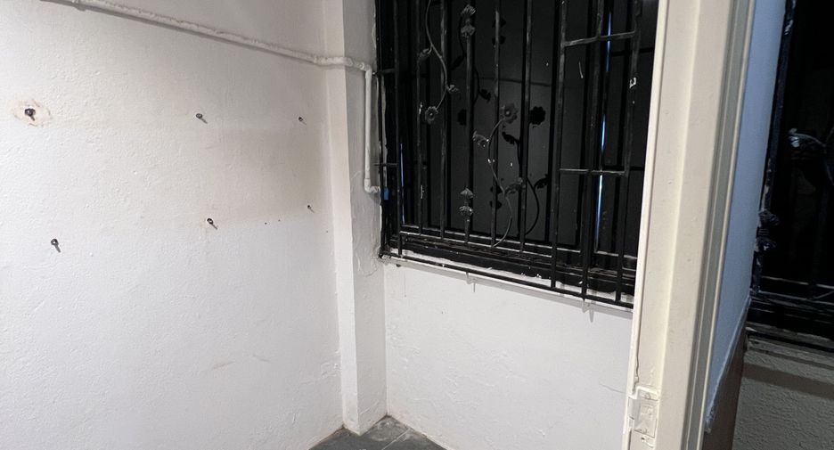 Gewerbefläche zur Miete mit 4 Zimmer in Watthana, Bangkok