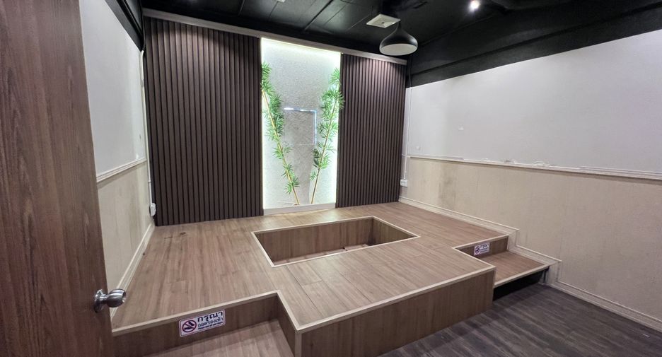 Gewerbefläche zur Miete mit 4 Zimmer in Watthana, Bangkok