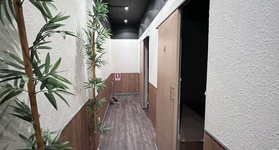 Gewerbefläche zur Miete mit 4 Zimmer in Watthana, Bangkok