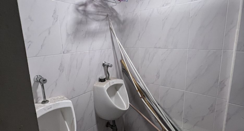 Gewerbefläche zur Miete mit 4 Zimmer in Watthana, Bangkok