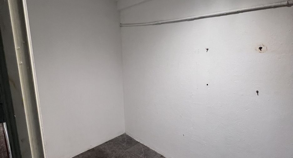 Gewerbefläche zur Miete mit 4 Zimmer in Watthana, Bangkok