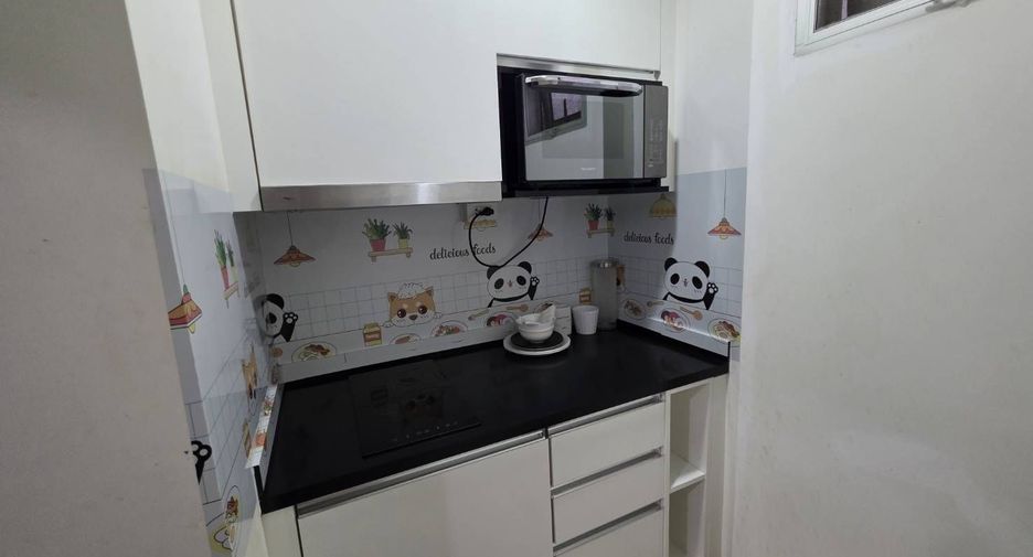 For rent 3 bedrooms condo in Huai Khwang, Bangkok