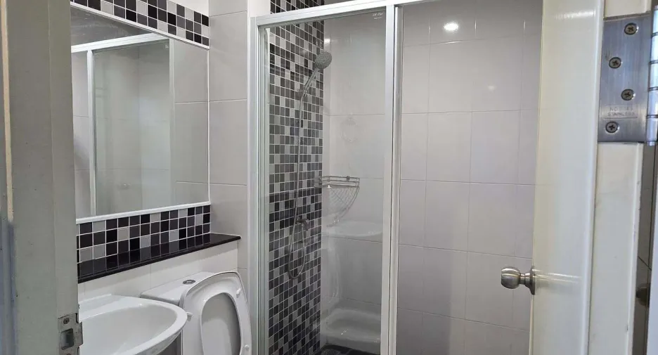 For rent 1 bed condo in Phra Khanong, Bangkok