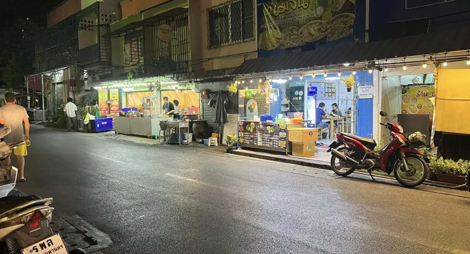 For rent studio condo in Khlong Toei, Bangkok