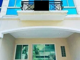 Reihenhaus zur Miete mit 4 Zimmer in Prawet, Bangkok