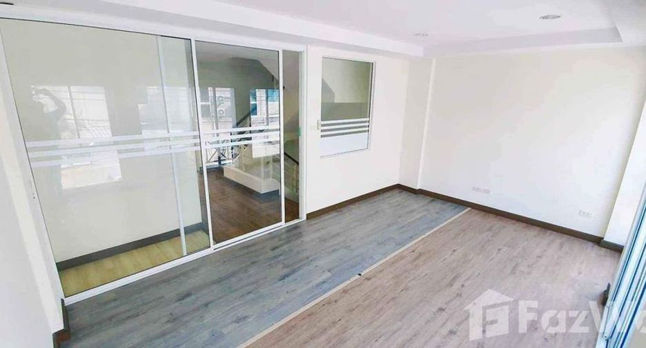 For rent 4 bedrooms townhouse in Prawet, Bangkok