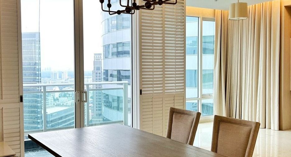For rent 3 bedrooms condo in Sathon, Bangkok