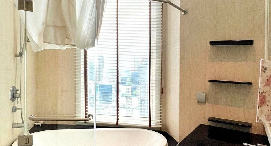 For rent 3 bedrooms condo in Sathon, Bangkok