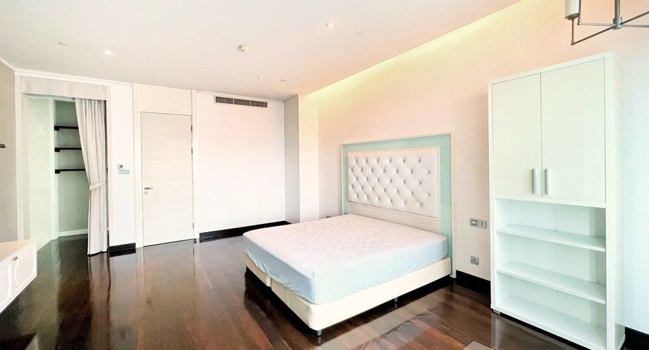For rent 3 bedrooms condo in Sathon, Bangkok