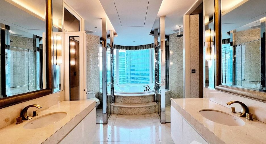 For rent 3 bedrooms condo in Sathon, Bangkok